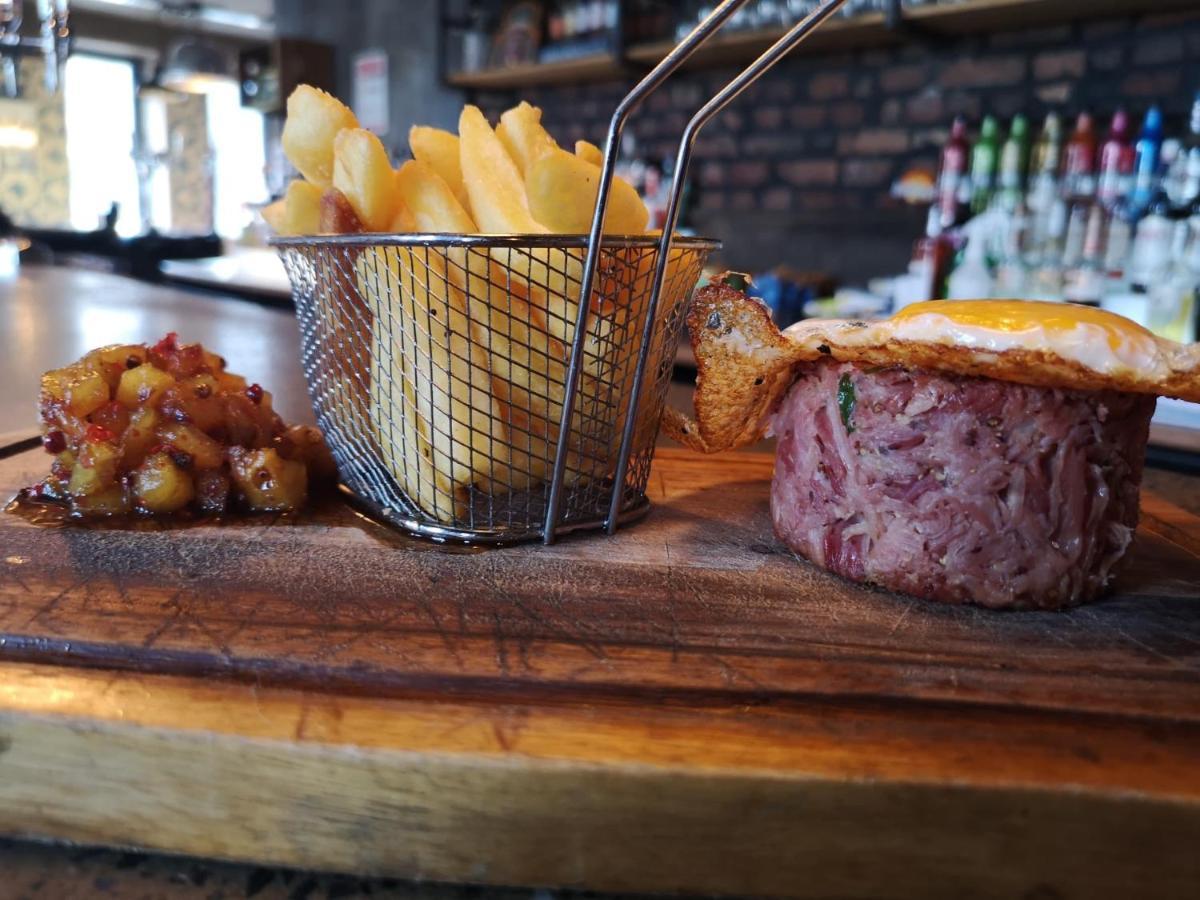 Cardiff Arms Bistro & Hotel Treorky Kültér fotó